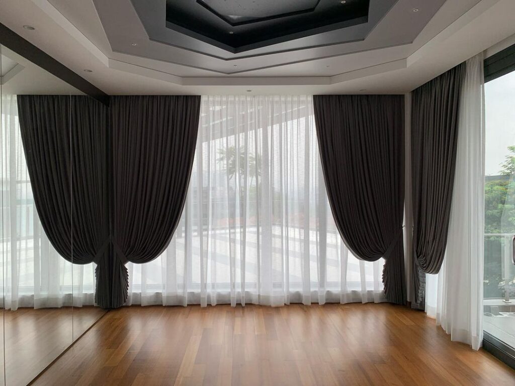 Smart electric curtain